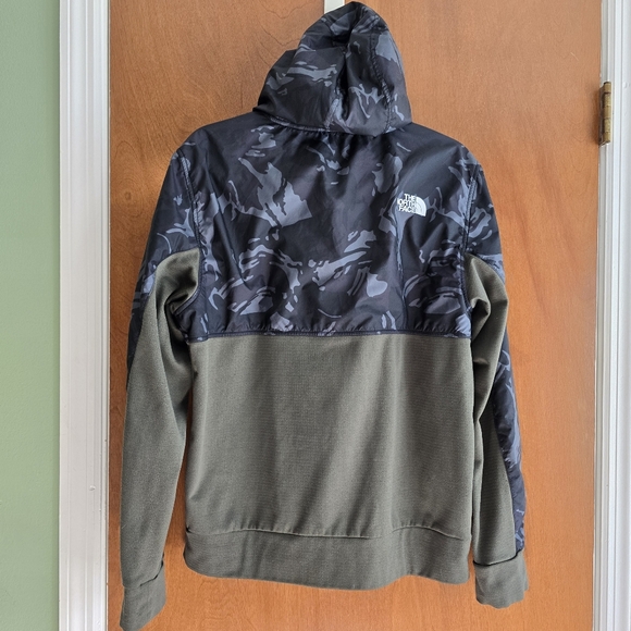 Men’s Medium North Face jacket - Picture 3 of 9